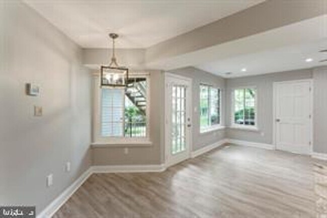 Building Photo - 1611-A Carriage House Terrace