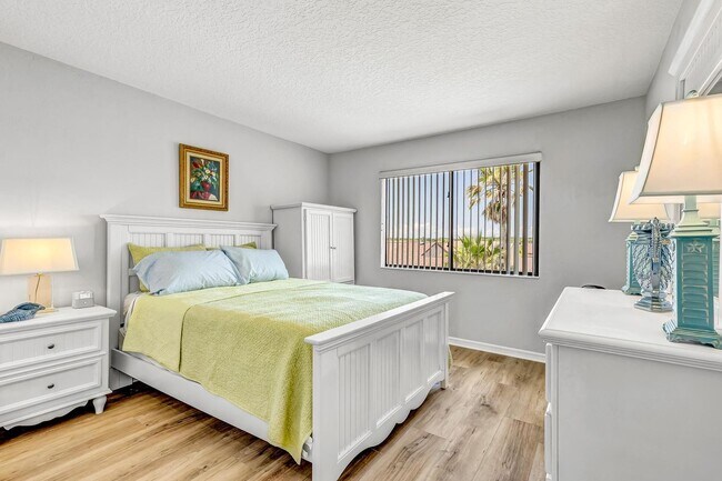 Building Photo - Available April 1st, 2026