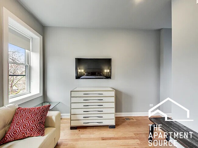Building Photo - 5126 S Kenwood Ave