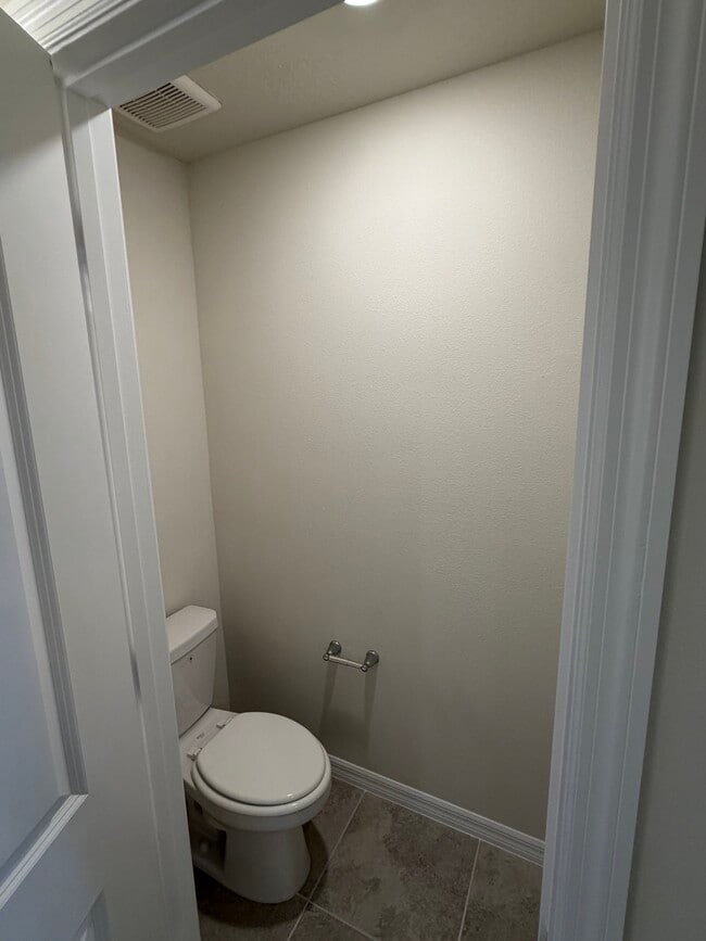 Building Photo - 110 Violet Vine Ln