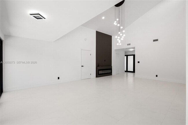 Building Photo - 1543 SW 1st Ave