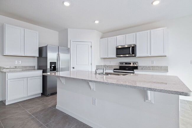 Building Photo - "Spacious 5-Bedroom Retreat with 3 Full Baths in Epperson Lagoon Wesley Chapel – 2,601 Sq. Ft. of...