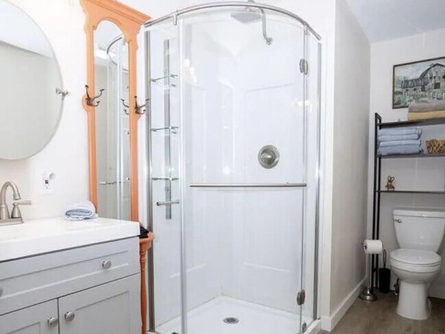 Building Photo - Lenoir City 37771 - 3 bedroom, 2 bath home - Contact Karen Robertson 865-454-7626