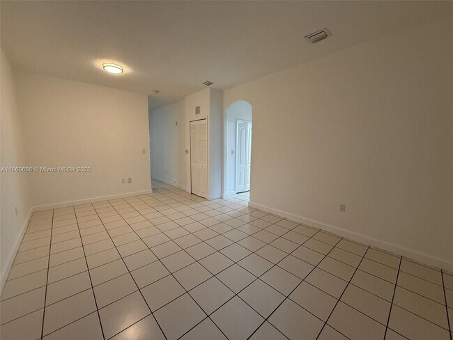 Building Photo - 1663 SE 27th Dr