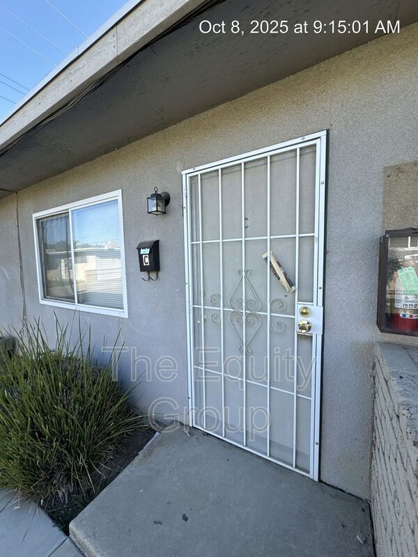 Building Photo - 514 E Cypress Ave