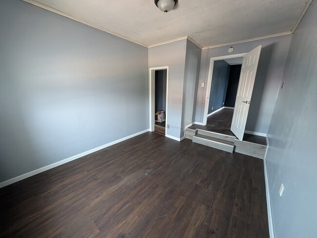 Building Photo - 105 1st St E