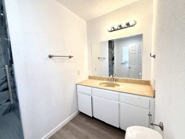 Building Photo - 39 Melody Ln