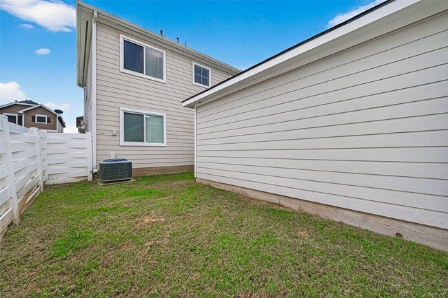 Building Photo - 6343 Settlers Square Ln