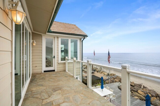 Building Photo - 3086 Solimar Beach Dr