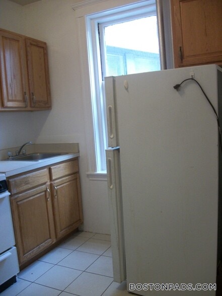 Building Photo - 137 Park Dr