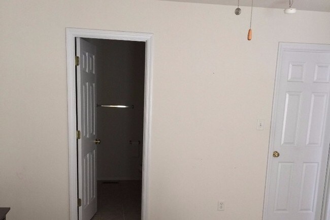 Building Photo - 1350 Parkview Estates Dr