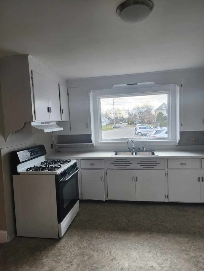 Building Photo - 4 Queens Way