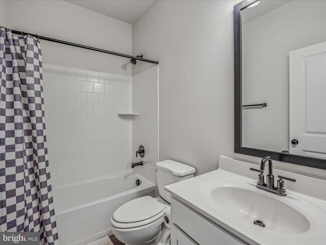 Building Photo - 290 Scoter Rd