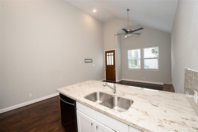 Building Photo - 5411 Camaguey St