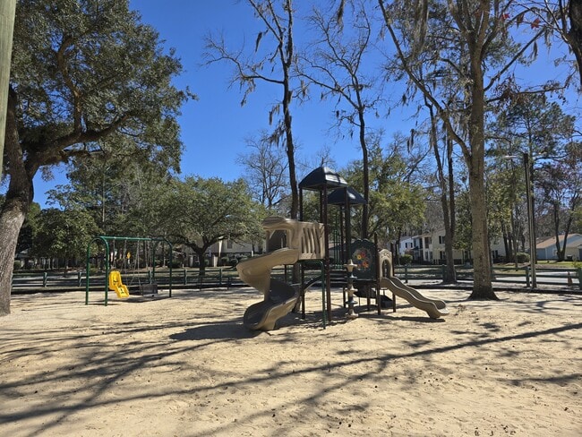 Building Photo - 22 Avocet Way