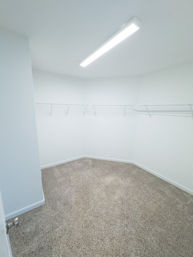 Building Photo - 2047 Sinclair Trce