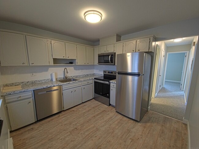 Building Photo - 24 Glenwood Ave