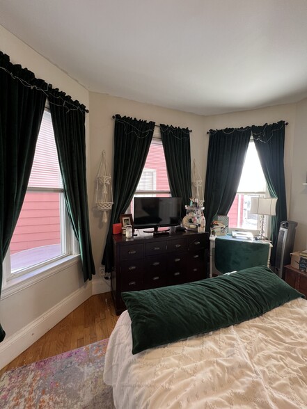Building Photo - 383 Highland Ave