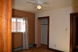 Building Photo - 422 Vassar Dr SE