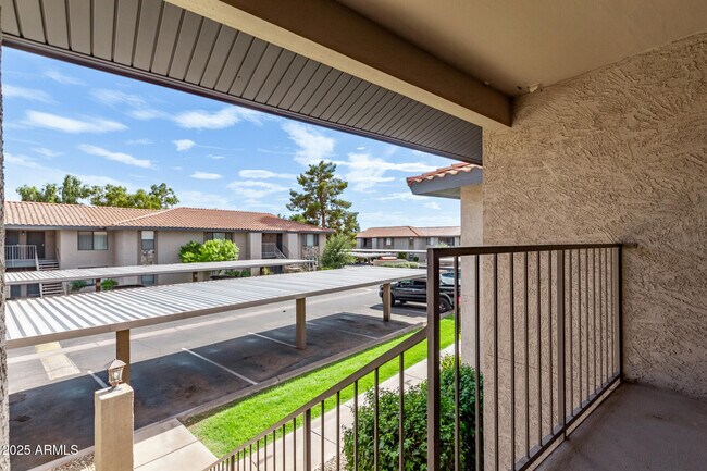 Building Photo - 1402 E Guadalupe Rd