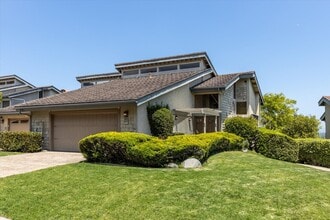 Building Photo - 6667 La Jolla Scenic S Dr