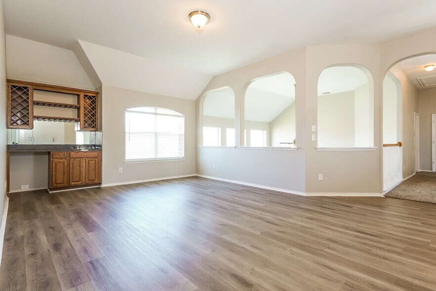 Building Photo - 925 Trailwood Dr