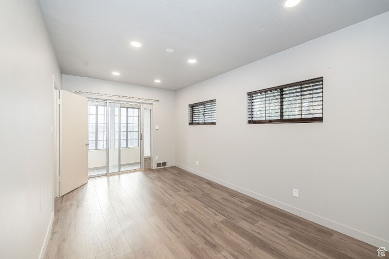 Building Photo - 561 N Beverly Ave