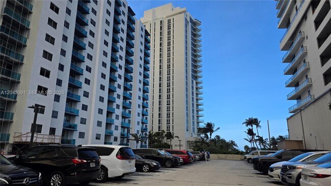 Building Photo - 4001 S Ocean Dr