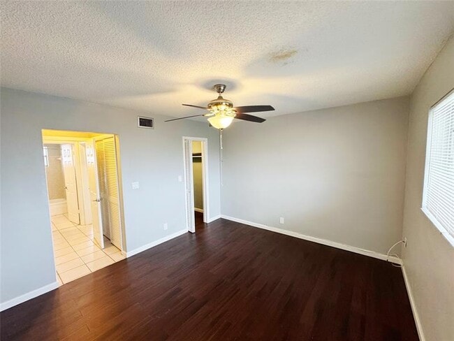 Building Photo - 1310 NW 43rd Ave