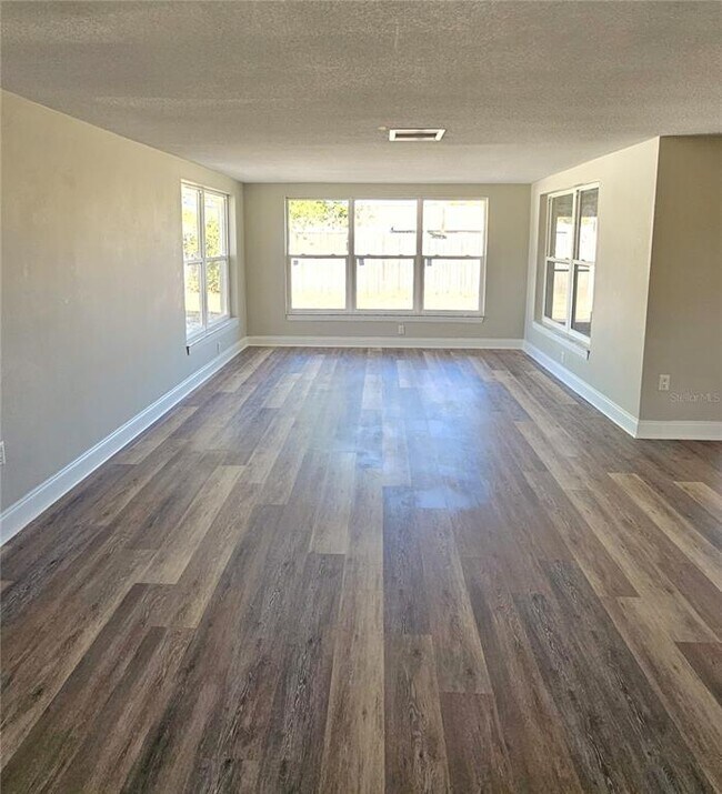 Building Photo - 7821 Lotus Dr