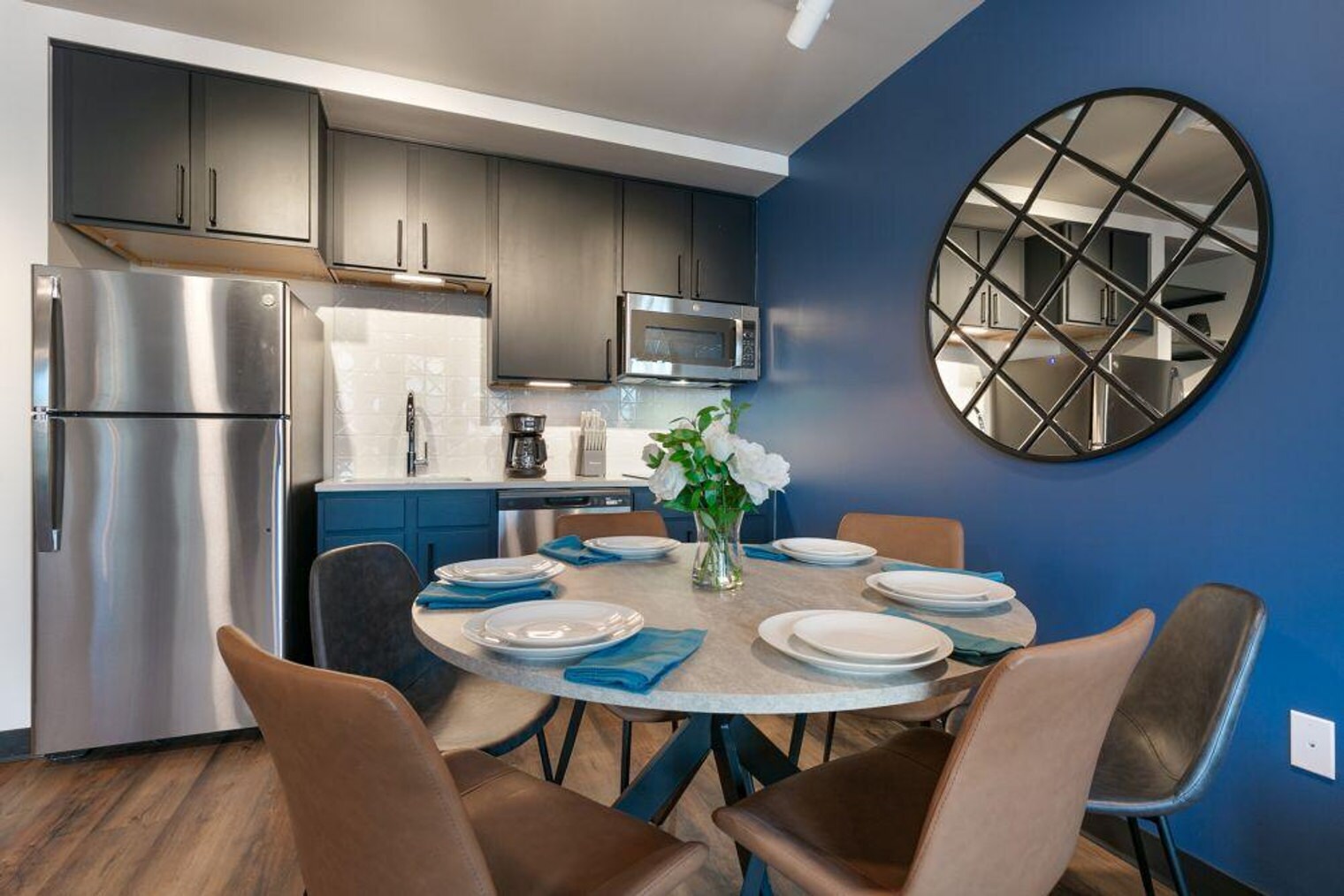 Building Photo - 611 Commerce St