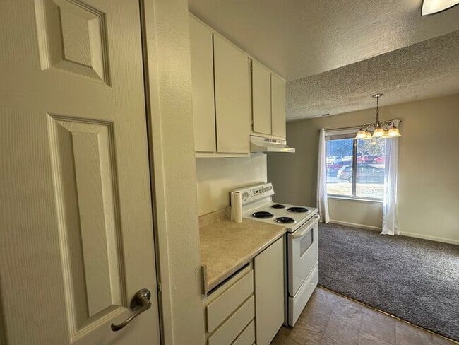 Building Photo - 4600 Neil Rd