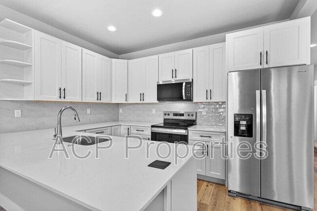 Building Photo - 2201 DeJong Dr