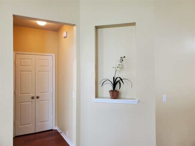 Building Photo - 2502 Suncreek Ln