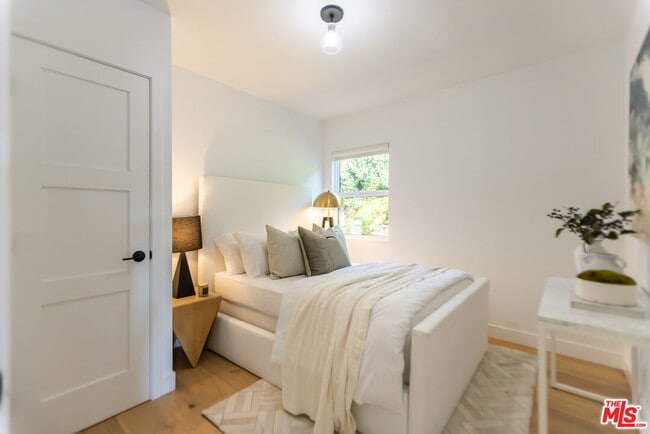 Building Photo - 3840 Lyceum Ave