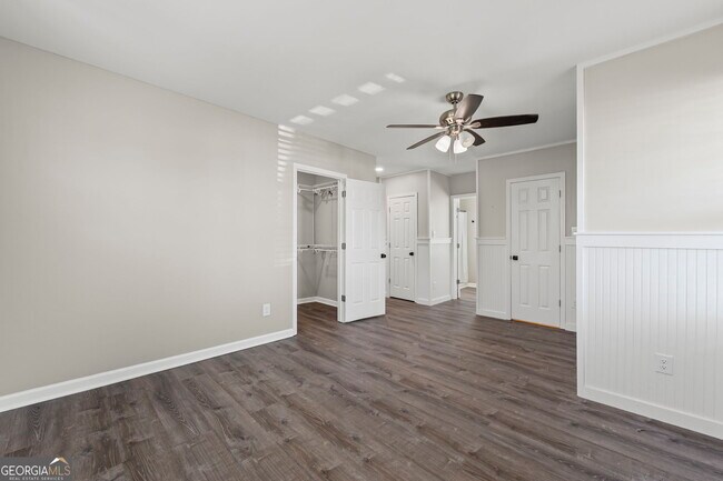 Building Photo - 261 Lagrange St