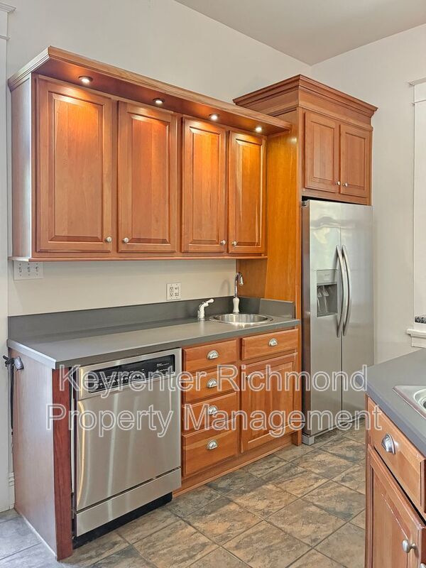 Building Photo - 2020 Floyd Ave