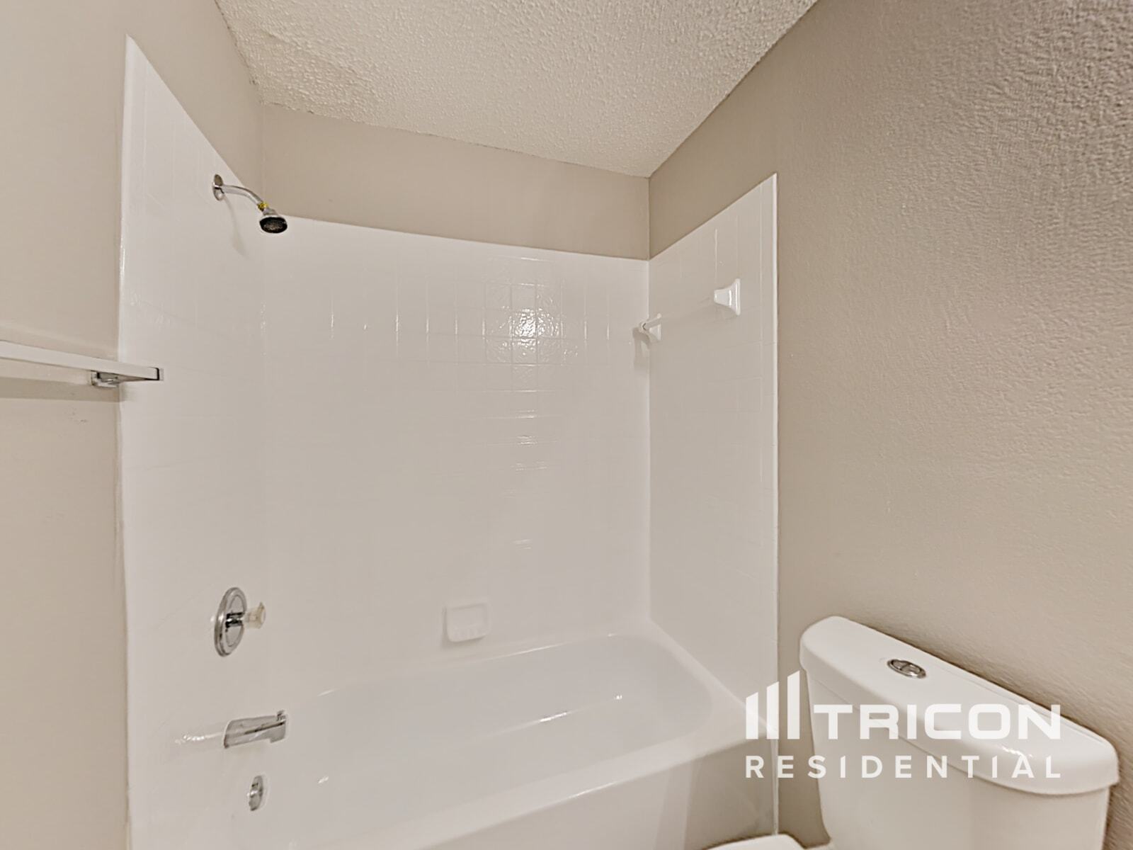 Building Photo - 1052 Shadywood Dr