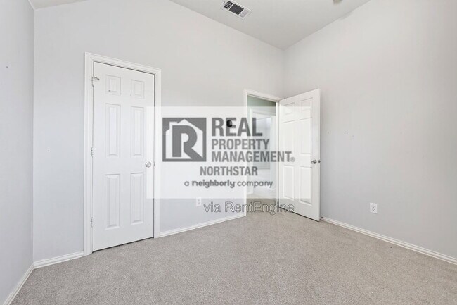 Building Photo - 405 Driftwood Ct