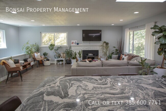 Building Photo - 3281 E Fortuna Dr