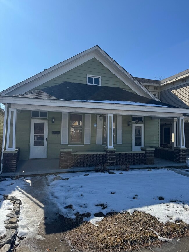 Building Photo - 953 W Main St