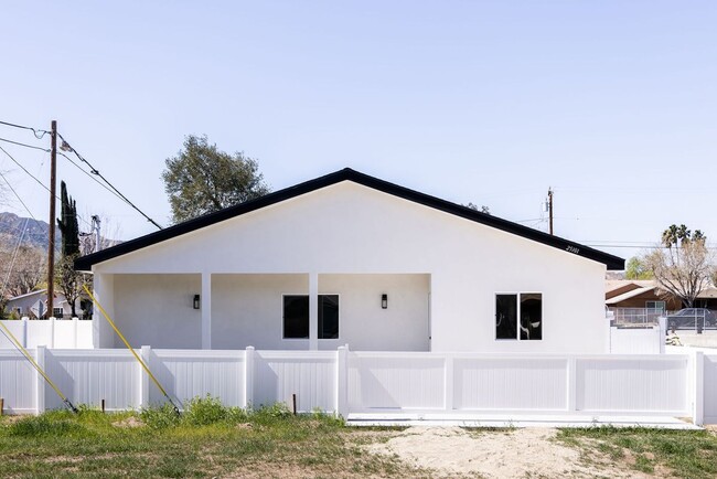 Building Photo - 25102 Everett Dr