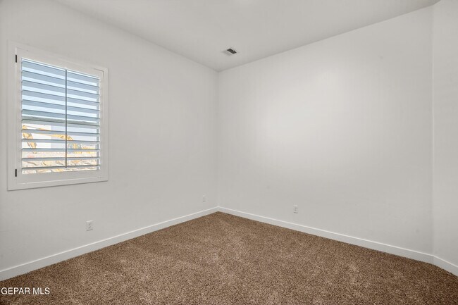 Building Photo - 874 Harpendem Dr