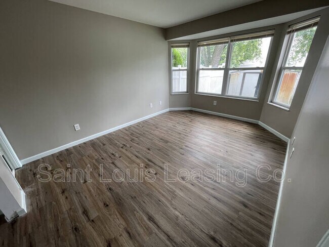 Building Photo - 864 Liberty Village Dr