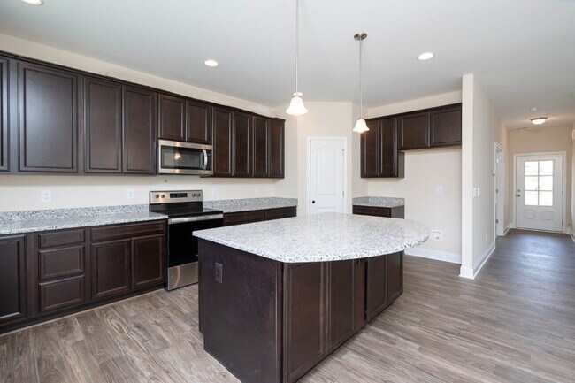 Building Photo - Available on July 10! Modern Home with Spacious Layout Near Downtown Kernersville