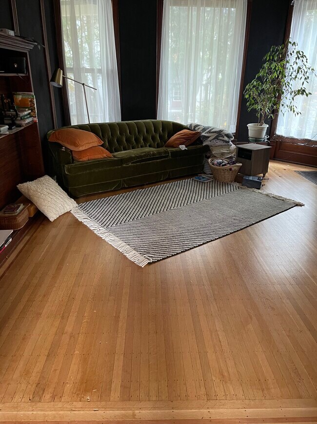 Building Photo - 710 N 6th St