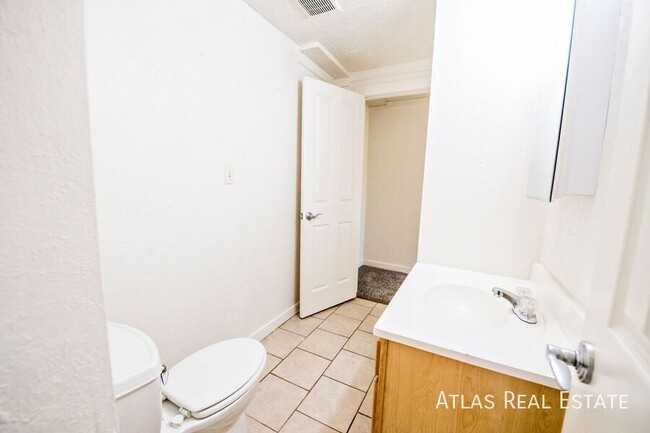 Building Photo - 2001 W Caspian Pl