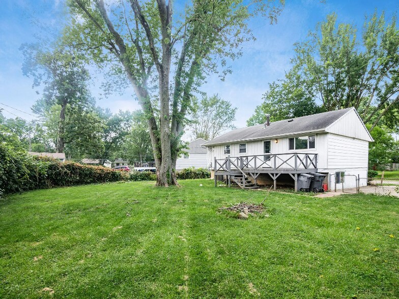 Building Photo - 570 Fairholme Rd