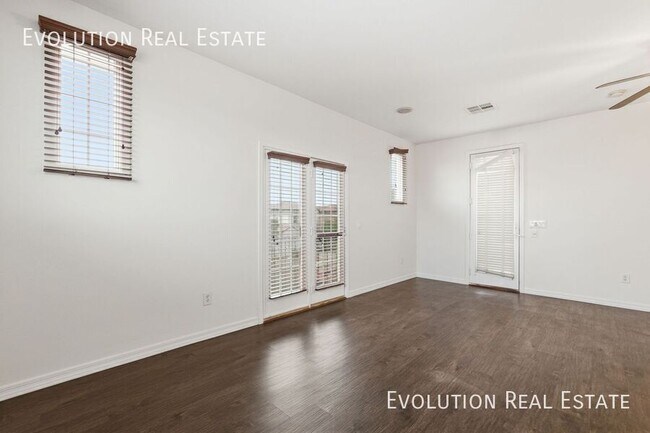 Building Photo - 3287 S Cottonwood Dr