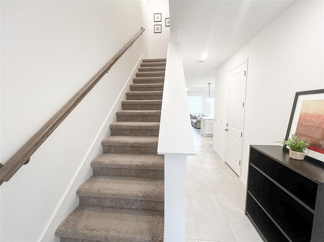 Building Photo - 868 Longboat Dr